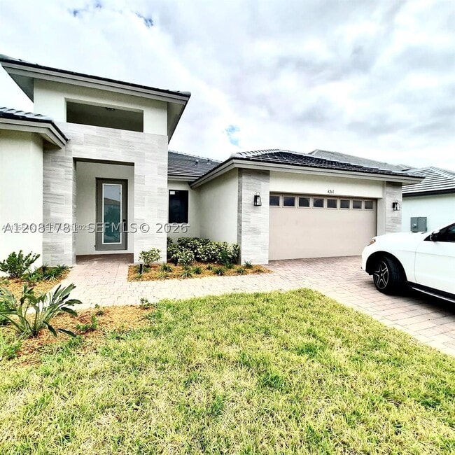 Building Photo - 4261 SW 178th Ave
