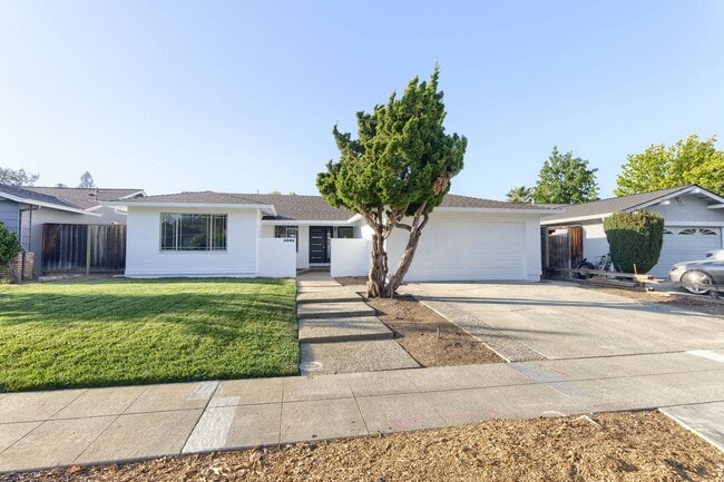 Newly Renovated 4-Bedroom 2.5-Bath South W... - Newly Renovated 4-Bedroom 2.5-Bath South W... House