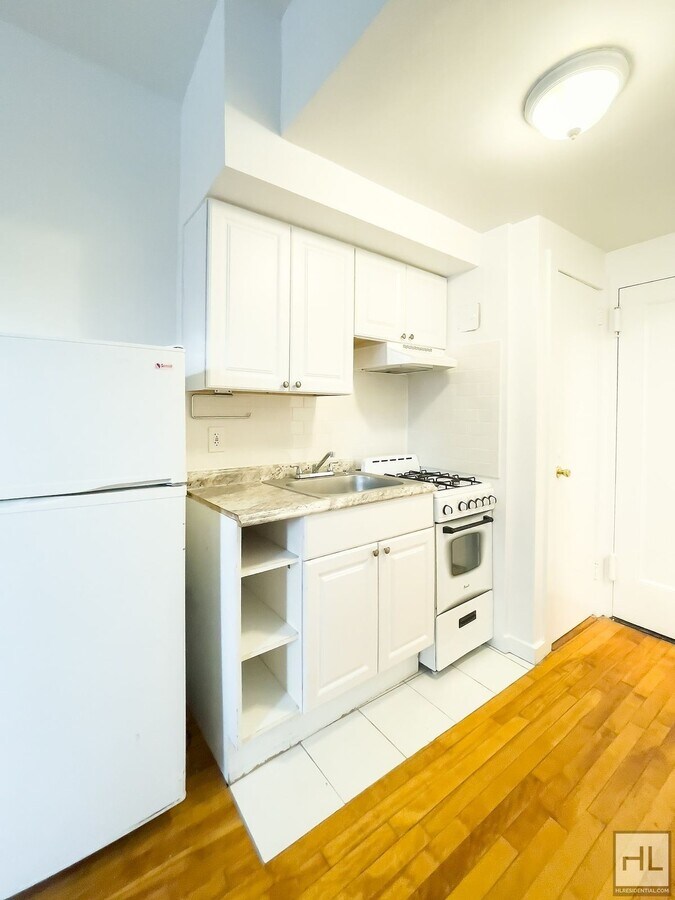 Photo - East 61 Street Unit 2F