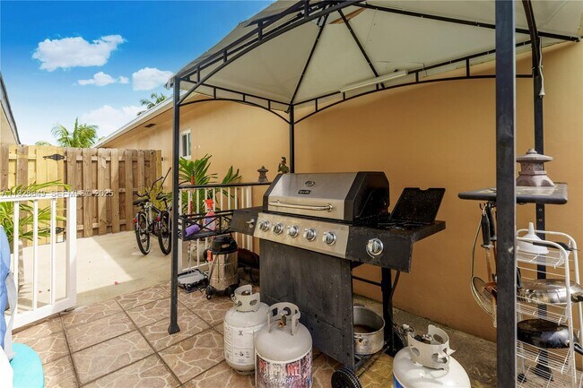 Photo - 2732 W 72nd Pl Unit 1