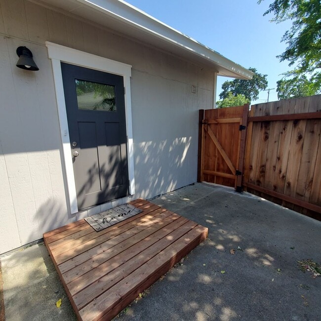 Photo - A Great Value in Pleasant Hill Poet's Corn...