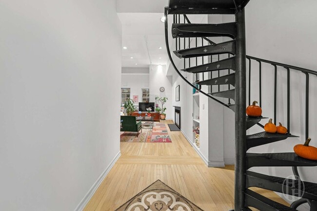 Photo - 426 W Broadway Unit 6F