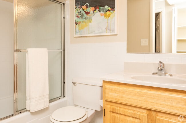 2BR, 2BA -1100 SF - Second Bathroom