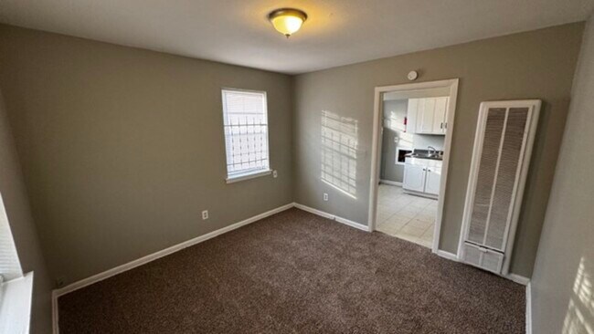 Photo - 832 Whitford Pl