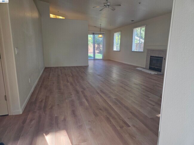 Photo - 1646 Mallard St