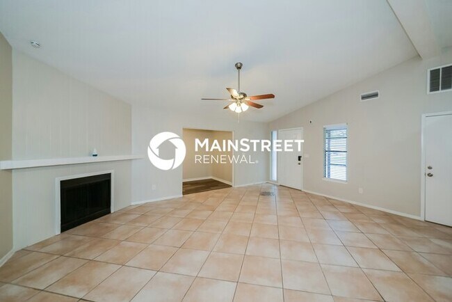 Photo - 3 Bedroom Pet-Friendly Home in SARASOTA, FL with Main Street Renewal
