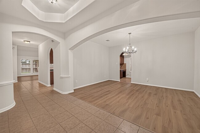 Photo - 4823 Grand Chateau Ln