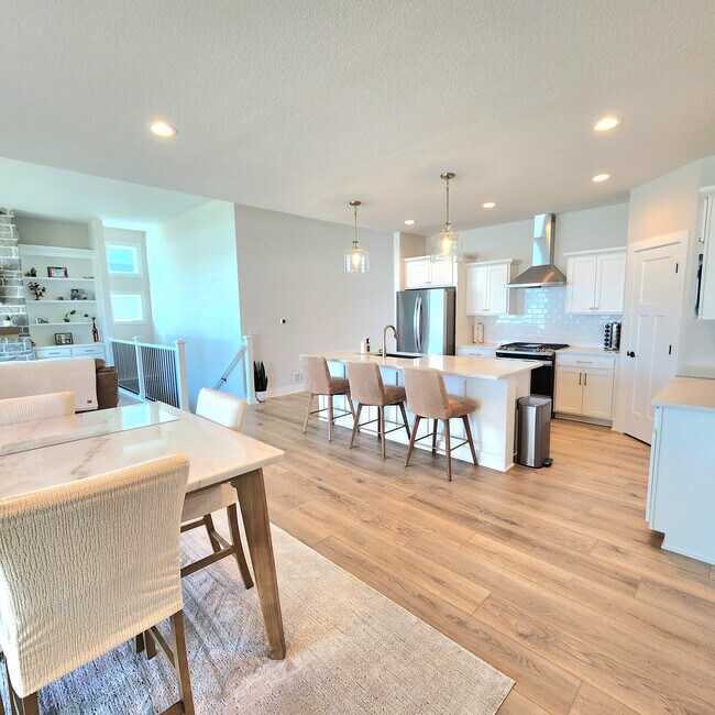 Photo - 895 Harrington Way