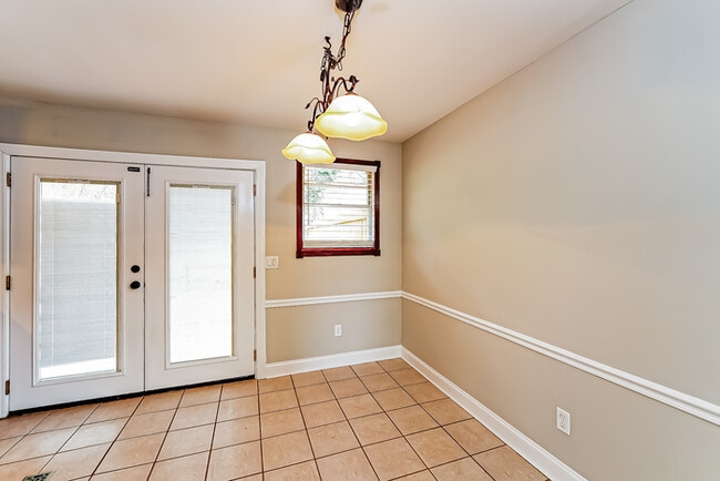 Photo - 2604 Hickory Ln