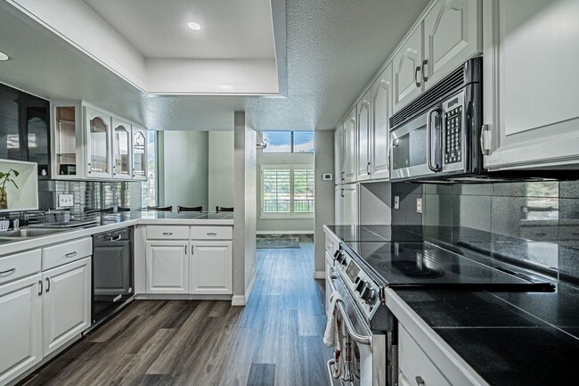 Photo - 3BD, 2.5BA Arapahoe Lake Park Townhome Near DTC