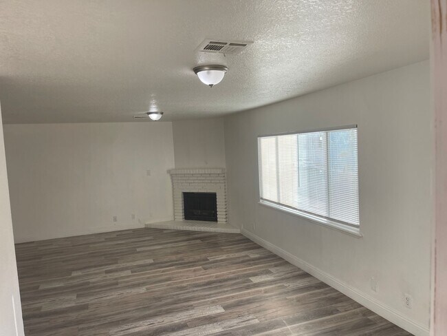6945 Mendon Ln Unidad 6945 Mendon #3