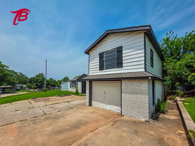Photo - 2025 S Emco Dr