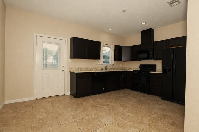Photo - 1611 N Avenue R