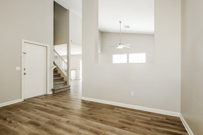 Photo - 668 E Colt Ct