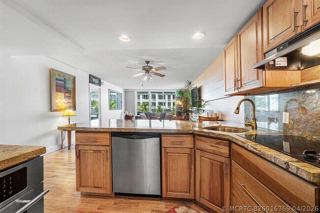 Photo - 800 SE 20th Ave Unit 407