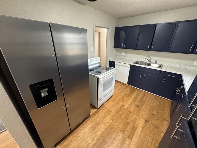 Photo - 4734 Clarendon Dr