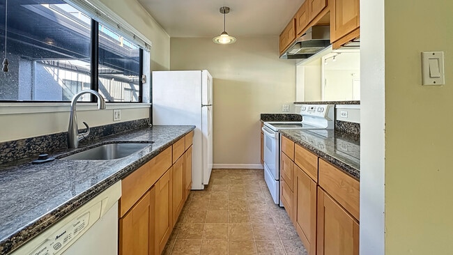 Building Photo - 7 Embarcadero W Unit 306