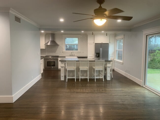 Photo - 804 Stevely Ave