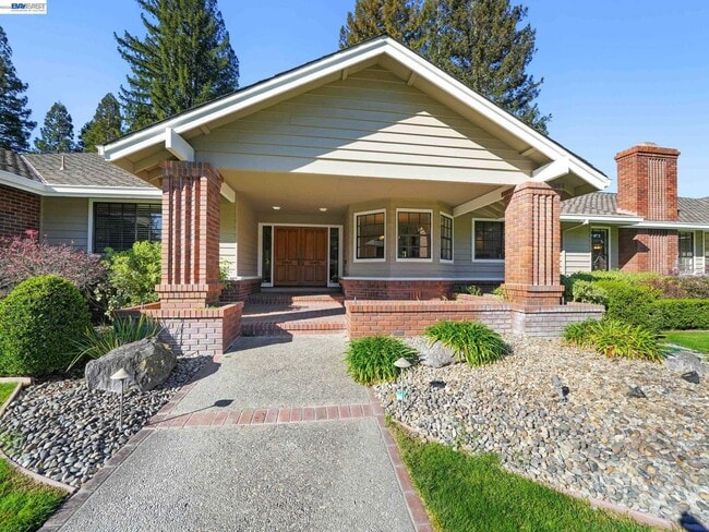 Photo - 261 St Paul Dr