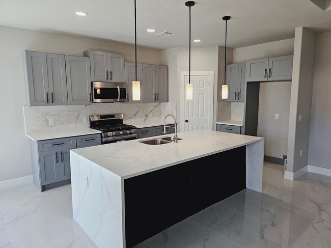 Photo - 615 Lettie St