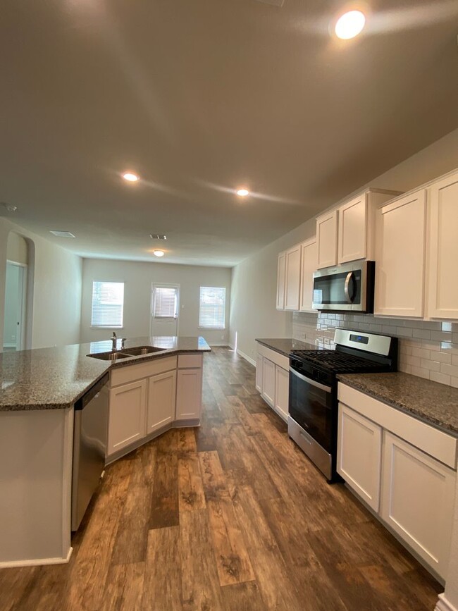 Brand New Home Ready for Move In! 5 bed/3.... - Brand New Home Ready for Move In! 5 bed/3....