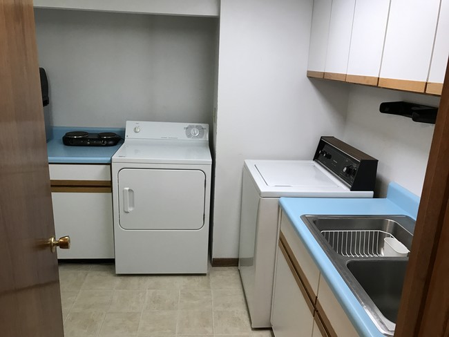 Building Photo - 3117 Northwood Dr Unit 1
