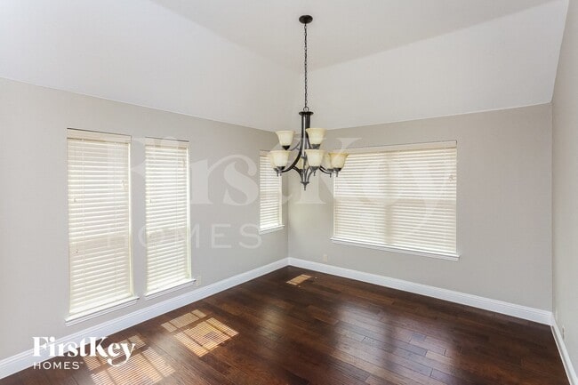 Photo - 921 Lucetta St