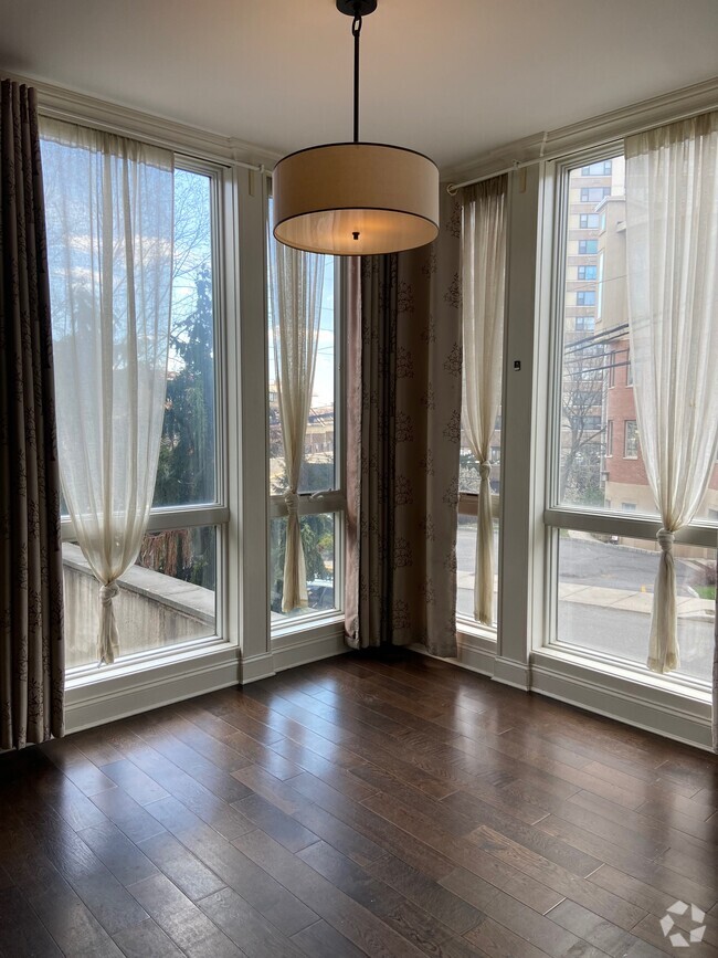 Building Photo - 255 Laird Ave Unit 1 Rental
