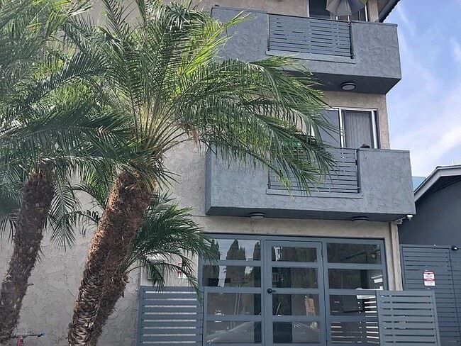 Building Photo - Villa Colfax