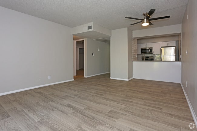 2HAB, 2BA - 900 ft² renovados