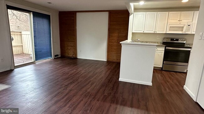Building Photo - 8658 Welbeck Way Rental