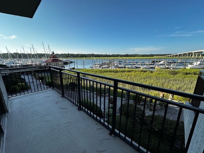 Building Photo - 90 Helmsman Way Unit 204 Dockmaster