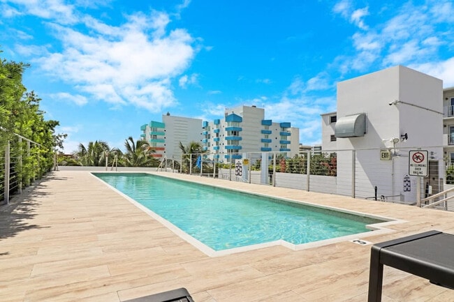 Photo - 250 Collins Ave Unidad ID1272093P