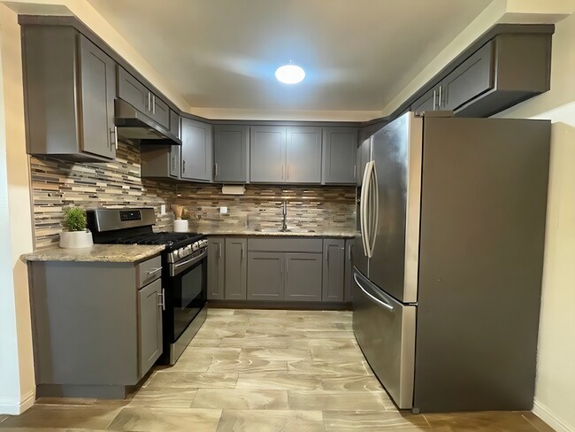 Photo - Charming 2-Bedroom Apartment w/parking in ... Unit 647