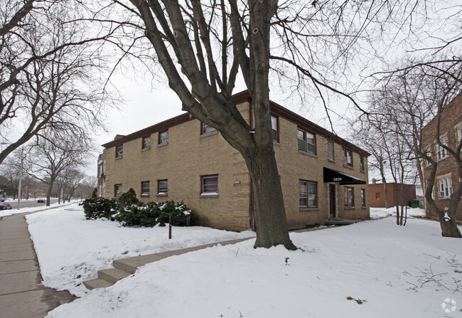 3827-3829 N Humboldt Blvd