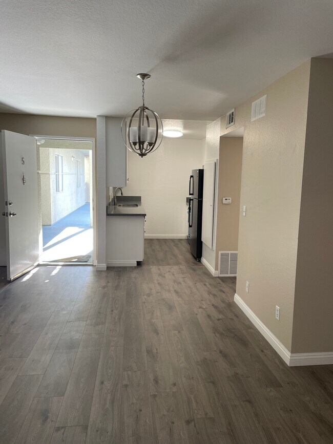 Photo - 931 Tularosa Dr Apartment Unit 5
