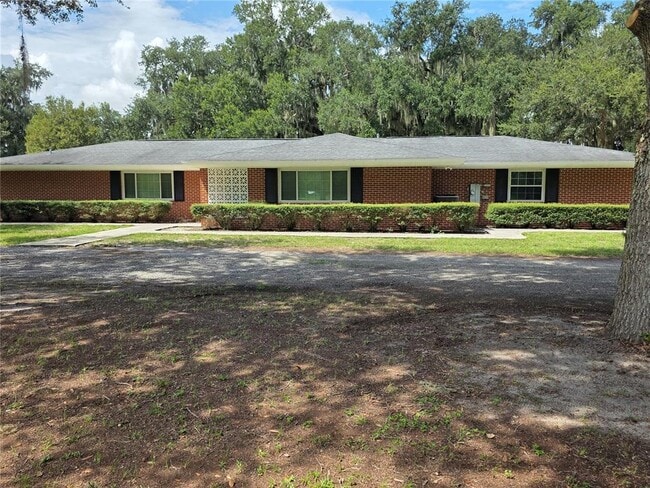 Building Photo - 25601 Laylaine Dr