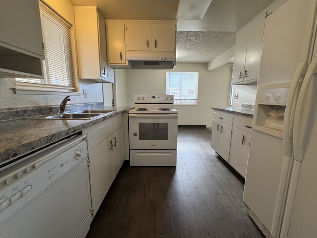 Photo - 1380 Kittyhawk Ave