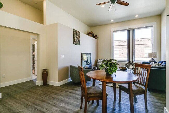 Photo - 607 E Main St Unit 202