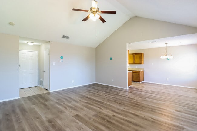 Photo - 404 Ridge Dr