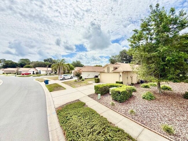 Photo - 240 Center Oak Cir