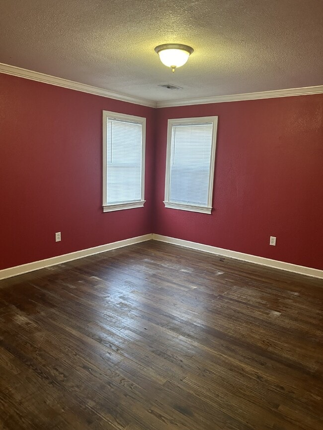 Photo - "Charming 3-Bedroom Retreat on Holly Street - Spacious 1,618 Sq Ft with 1.5 Baths in Jonesboro!"