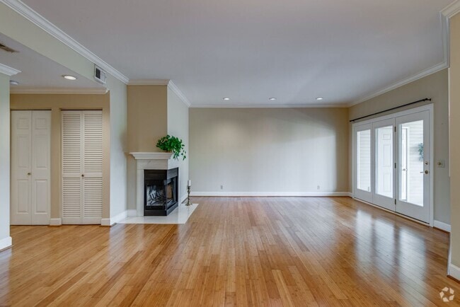 Building Photo - Beautiful Two Bedroom Green Hills Condo Wi...
