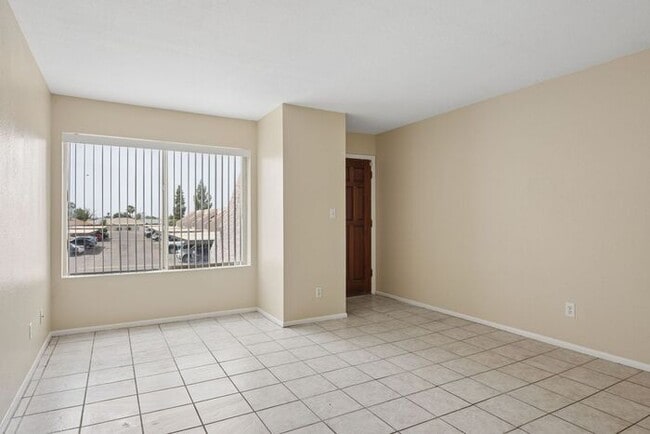 Building Photo - 1927 E Hampton Ave