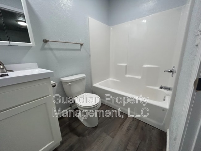 Photo - 123.5 N Main St