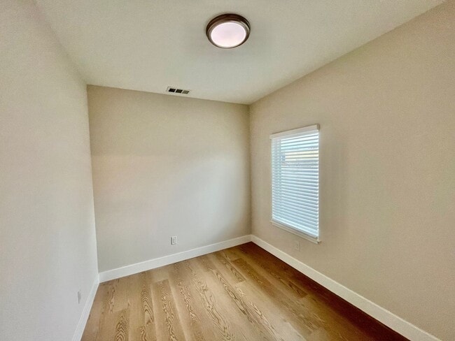 Photo - SPECTACULAR, TOP FLOOR 2 BED/1 BATH FULLY RENOVATED!!! Unit 1555