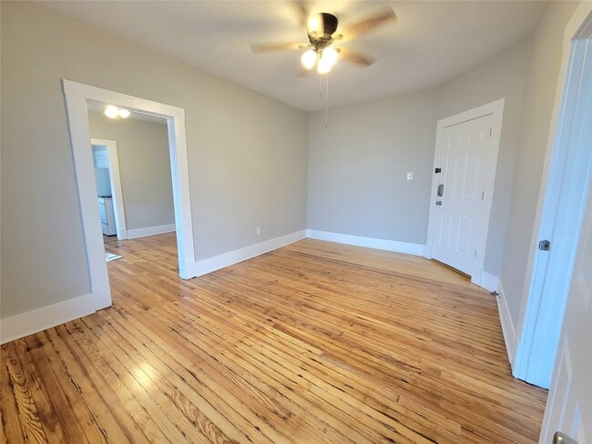 Building Photo - 2111 Freeman St Unit 3 Rental
