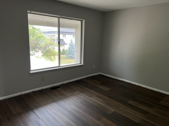 Photo - Well maintained  2 Bedroom Condo Great Amenities and Beautiful Surroundings