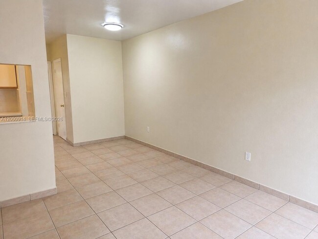 Photo - 2917 Plunkett St Unidad 17C