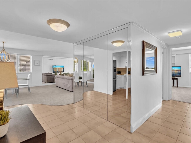 Photo - 3000 Holiday Dr Unidad 603